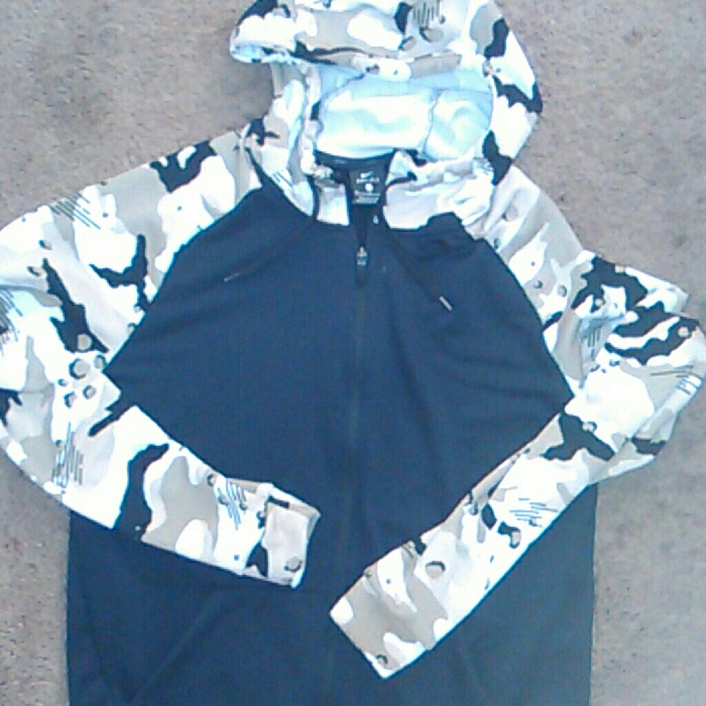 *FRESH* NIKE SWEATSHIRT